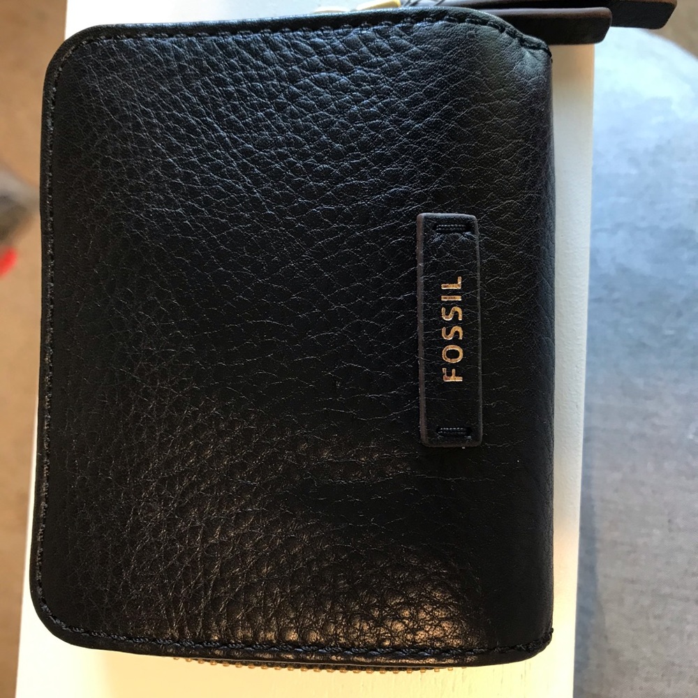 Dark blue Fossil zip up wallet